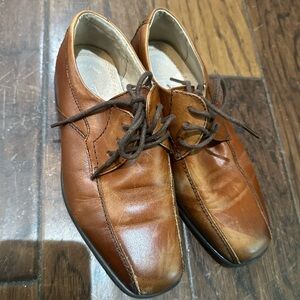 Florsheim Classic Brown Leather Kids Shoes size 2Y